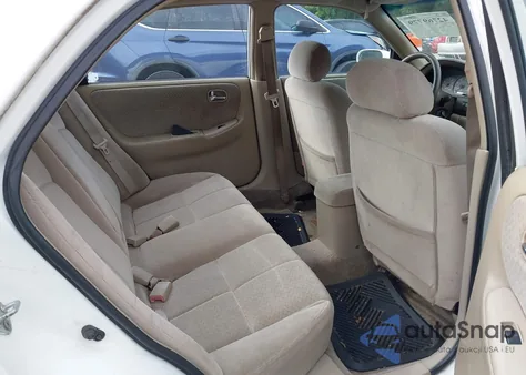 2000 Mazda 626 Es/Lx из США, поврежденный, VIN 1YVGF22C6Y5139588